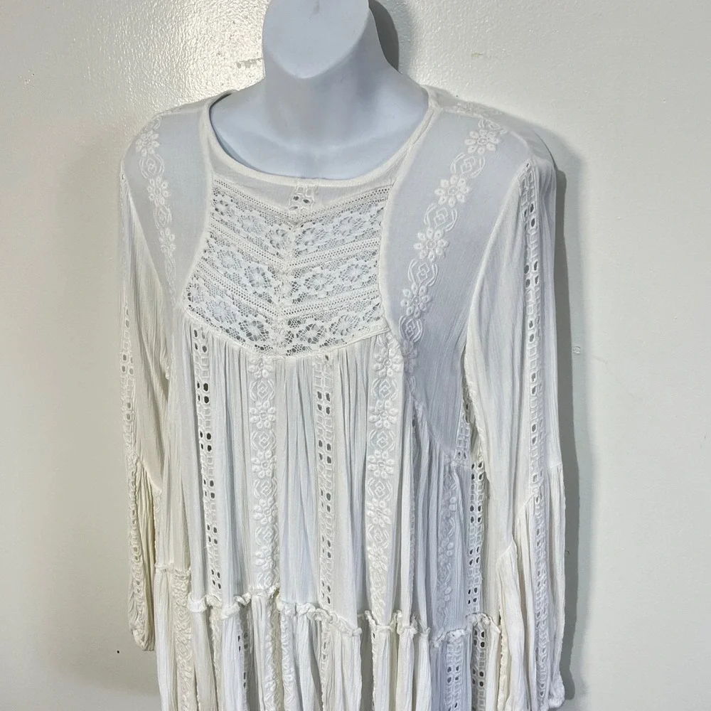 Free People Kiss Kiss Tunic Women XS Ivory Lace Eyelet Embroidered Boho‎ Top